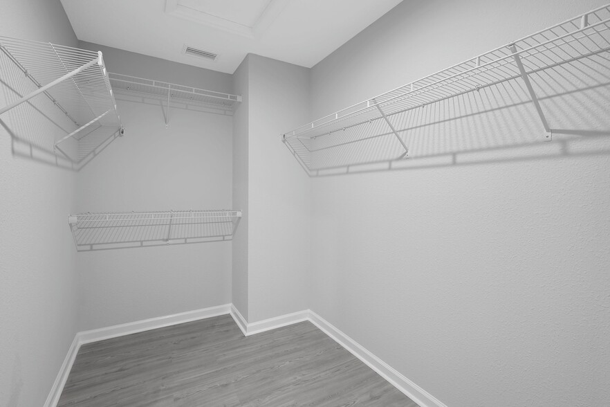 Building Photo - 162 Dahlia Falls Dr