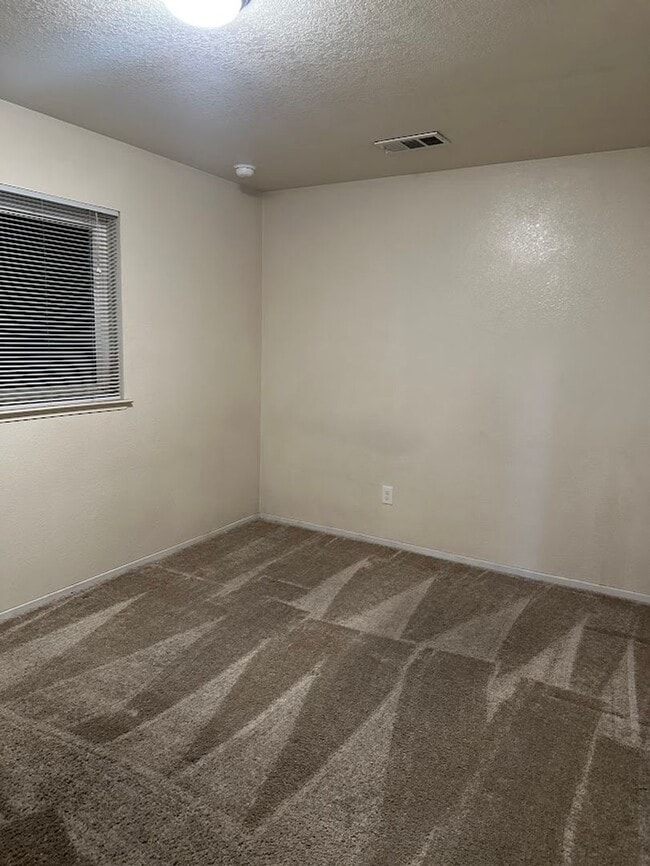 Building Photo - Charming Redding Home with Fireplace & Vaulted Ceilings
