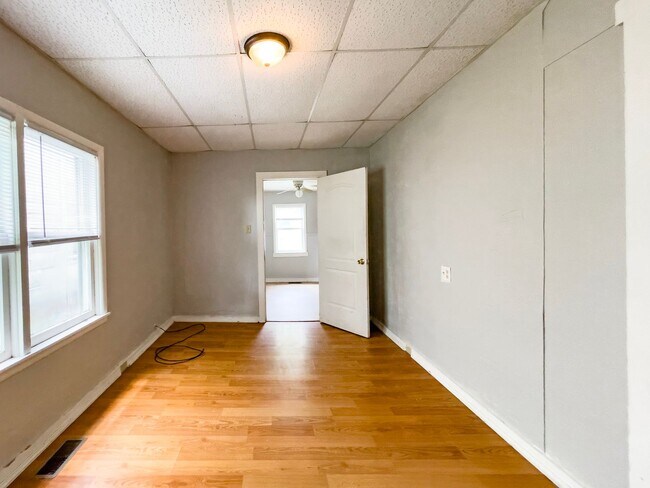 Building Photo - *AVAILABLE NOW!* Cozy Three Bedroom Home!