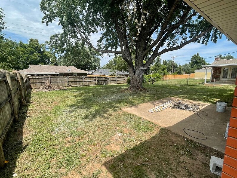 Building Photo - 1117 W Woodlane Dr