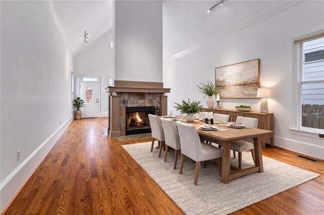 Building Photo - 224 Lampkin St NE