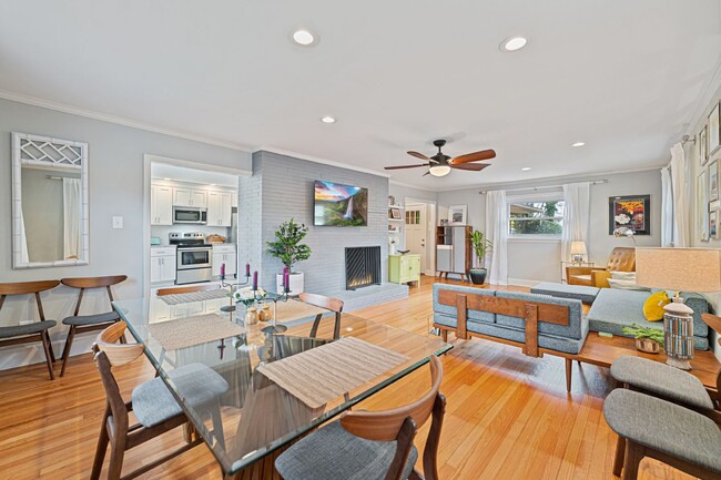 Building Photo - Available Early July! - Beautiful Furnished 3 Bed/2 Bath Home Close to Duke and Downtown Durham