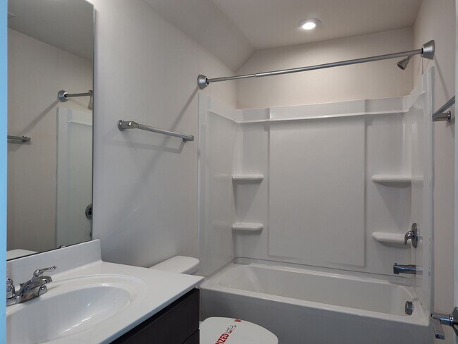 Building Photo - Modern End-Unit Townhome located in the Ce...