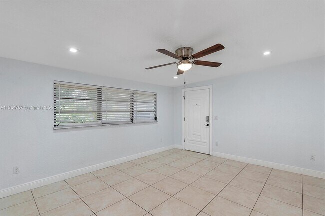 Building Photo - 6534 SW 27th St