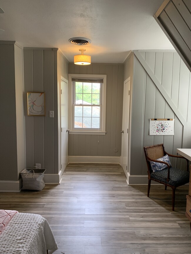 Building Photo - Furnished 1 Bedroom on E 60th Street