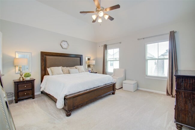 Building Photo - 2015 Royal Landing Dr