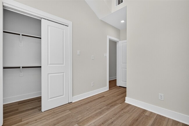 Building Photo - 4822 Creekmont Dr