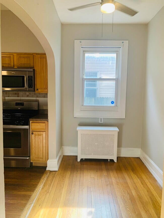 Building Photo - 86 W 34th St.