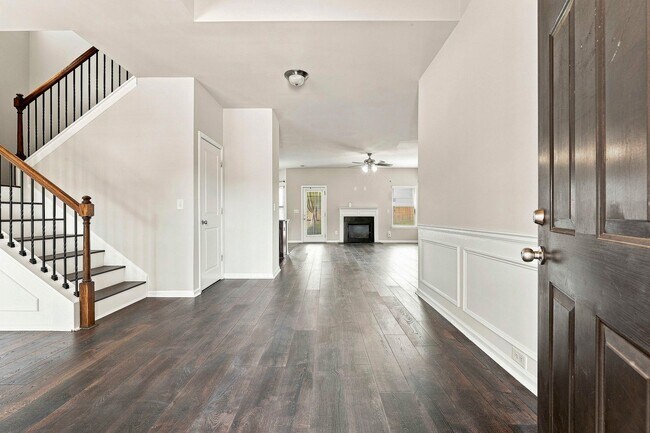 Building Photo - 636 Amrose Way