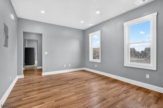 Building Photo - 882 S 14th St