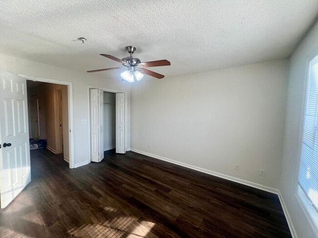 Building Photo - Freshly Painted! New Luxury Vinyl Plank Fl...