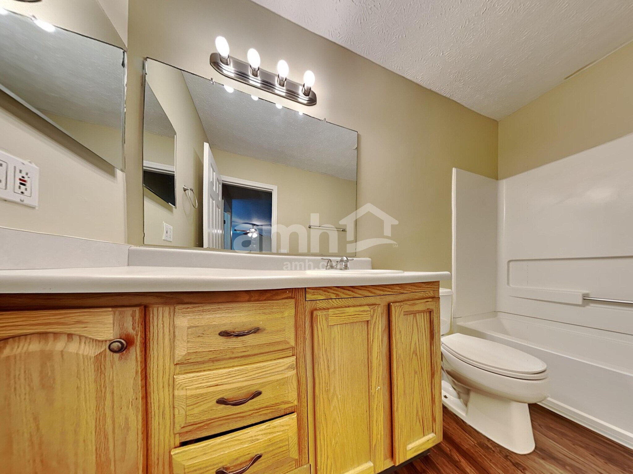 Building Photo - 4024 Walnut Crossing Dr