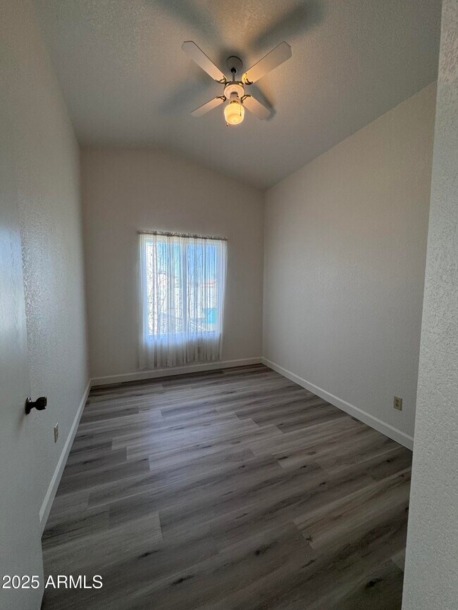 Building Photo - 8631 W Monte Vista Rd