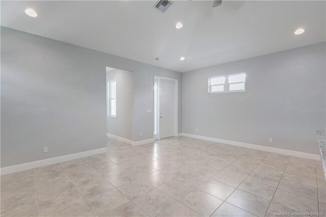 Building Photo - 4982 SE Railway Ave