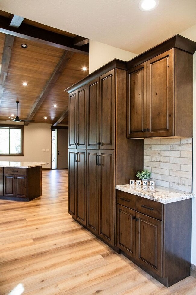 Building Photo - Beautiful 5 Bedroom Flagstaff Home