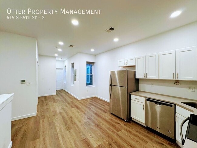 Building Photo - 615 S 55th St