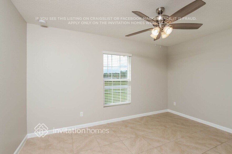 Building Photo - 555 NW North Macedo Blvd