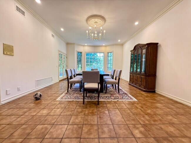 Building Photo - 533 Sierra Madre Ave
