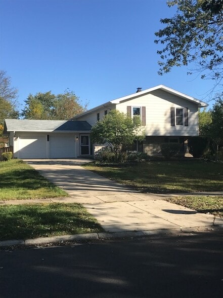 Building Photo - 512 Carlyle Ln