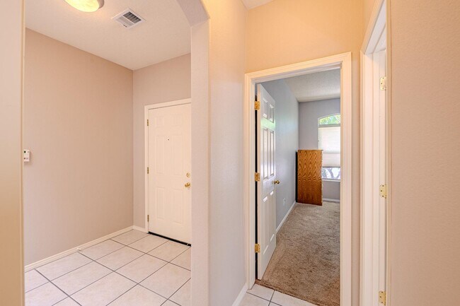 Building Photo - 1124 Calle Corvo NE