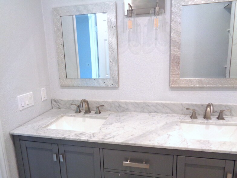 Building Photo - 54140 Avenida Mendoza