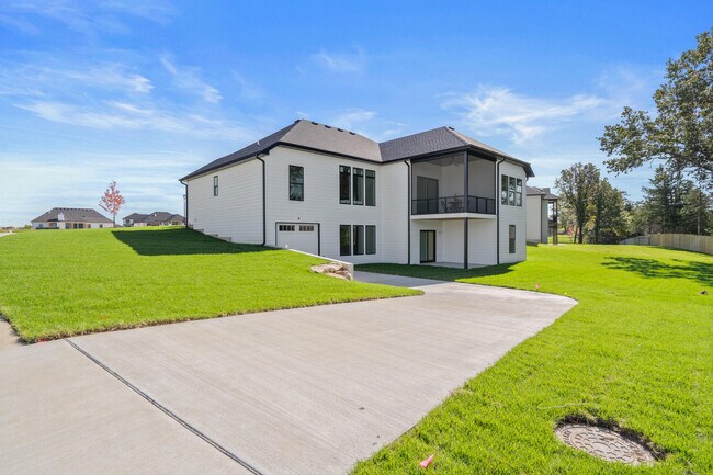 Building Photo - 5201 Buttercup Dr