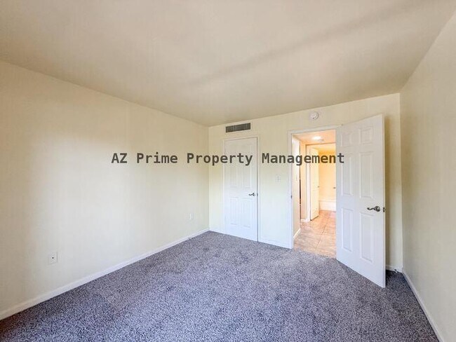 Building Photo - 7402 E Carefree Dr
