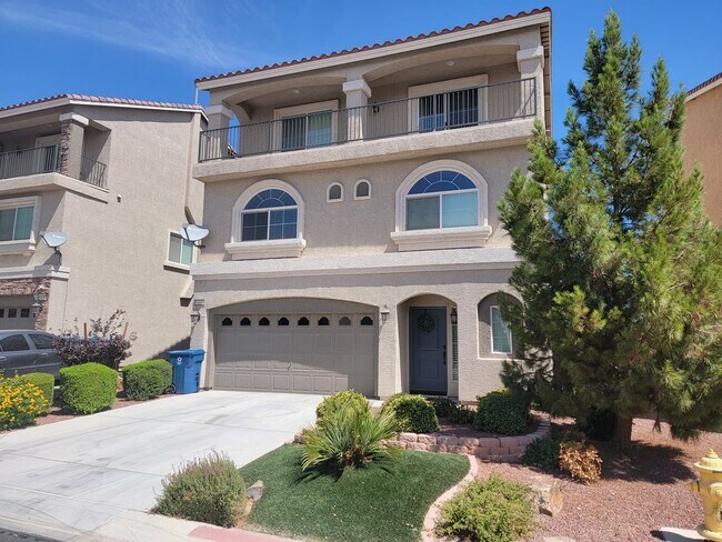 Building Photo - 4 bedroom 3 story home with beautiful remo...