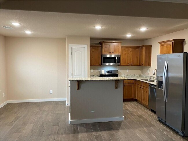 Building Photo - 422 Barbet Dr