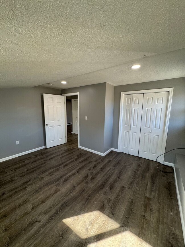 Building Photo - 1036 Chicopee St