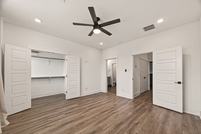 Building Photo - 1406 Mansfield St