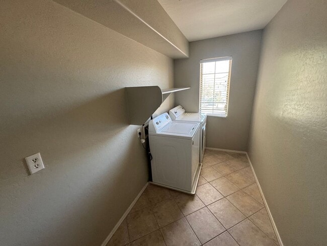 Building Photo - 4 Bedroom - 2.5 Bath - 2310 Sq Ft