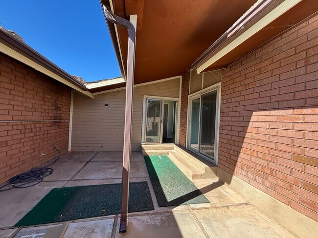 Building Photo - SPACIOUS REMODELED HOME FOR RENT!