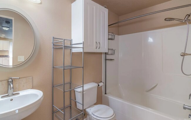 Building Photo - 3612 E Moody Rd