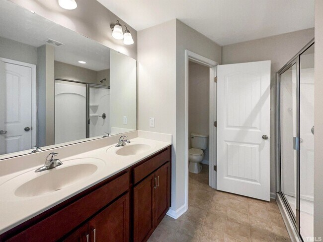 Building Photo - 3 Bedroom 2.5 Bathroom End Unit Townhome w/ 1 car garage, fenced in backyard in Flowers Plantatio...