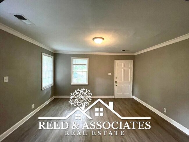 Building Photo - EAST MEMPHIS - COLONIAL