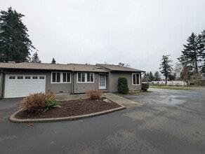Building Photo - Hidden Gem in Southworth. Minutes from Waterfront & Ferry Terminal. Available NOW!