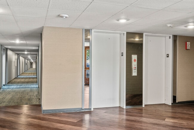 Building Photo - 9500 Rainier Ave S