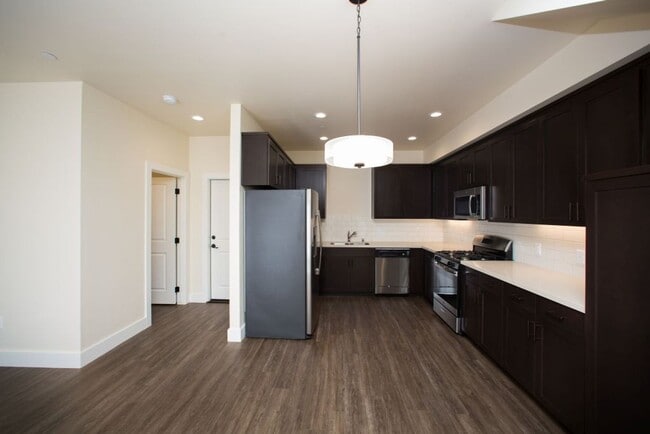 Building Photo - 533-533 Grande Ave