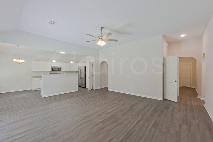 Building Photo - 114 Live Oak Dr