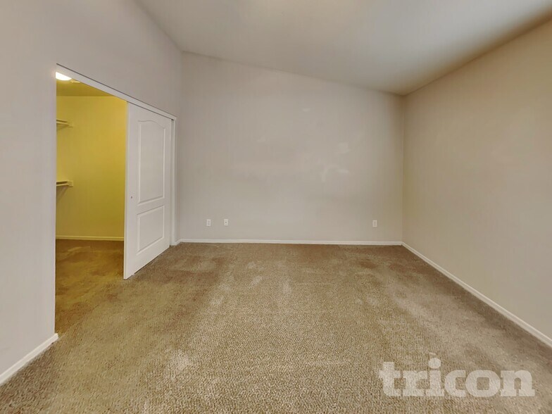 Building Photo - 5521 N 103rd Dr