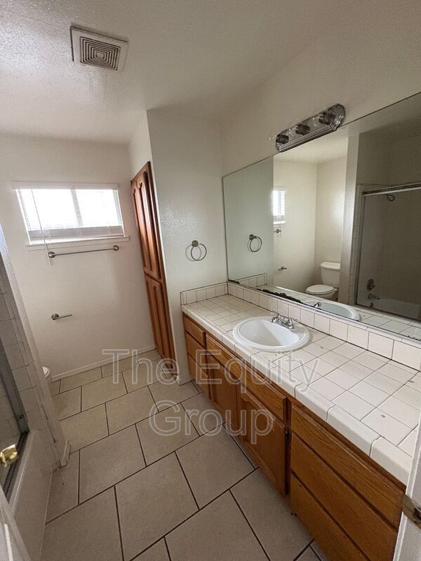 Building Photo - 737 S Spruce St