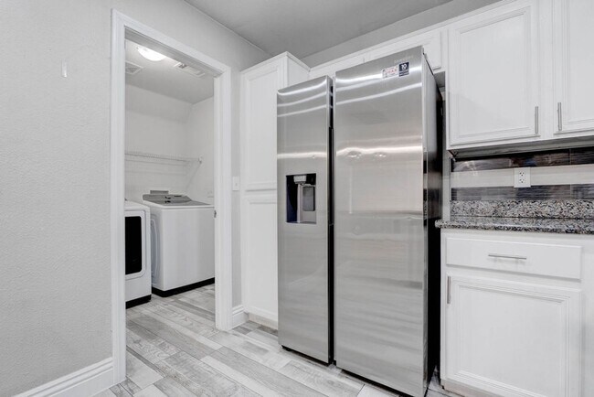 Building Photo - 6469 Abbey Door Ct
