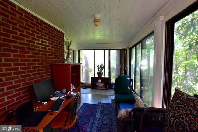 Building Photo - 1300 Noyes Dr