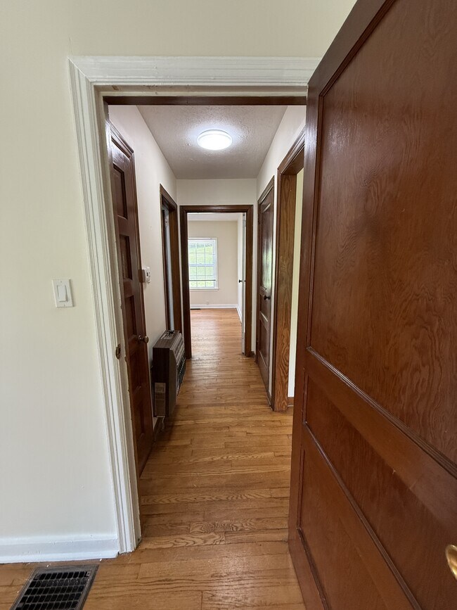 Building Photo - 312 N Chilhowee Dr