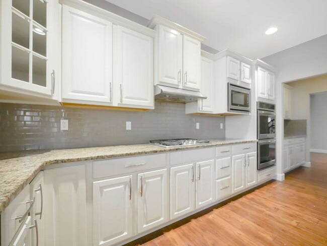 Building Photo - 4 Bed and 2.5 Bath Beautiful Single-family Home for Rent!