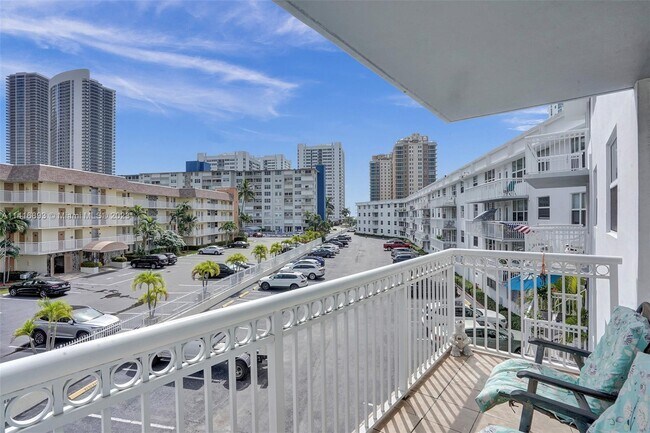 Building Photo - 1913 S Ocean Dr