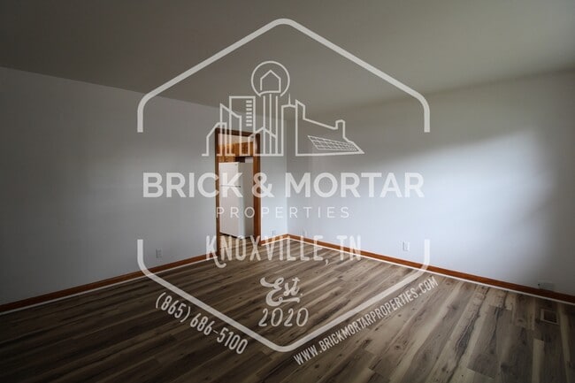 Building Photo - 2409 Holbrook Dr