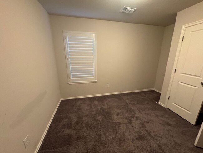 Building Photo - Storm shelter, All Appliances and security system with monitoring! 4 bed, 2 bath 2 car garage!