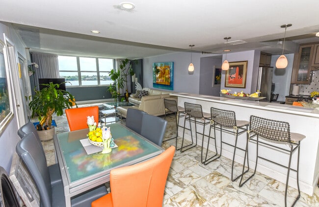 Building Photo - 2600 N Flagler Dr